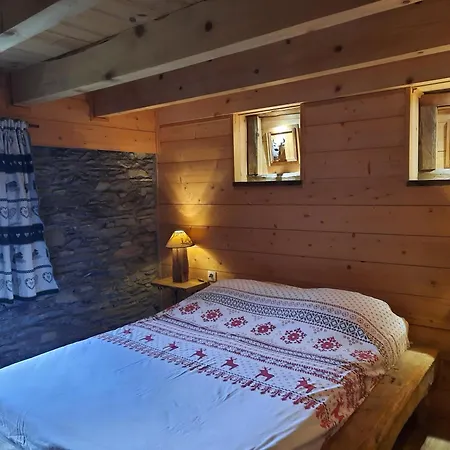 Les Granges De La Fontaine * Antignac